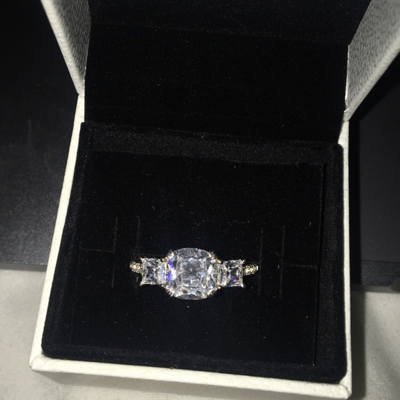 Size 7 sterling silver ring never worn